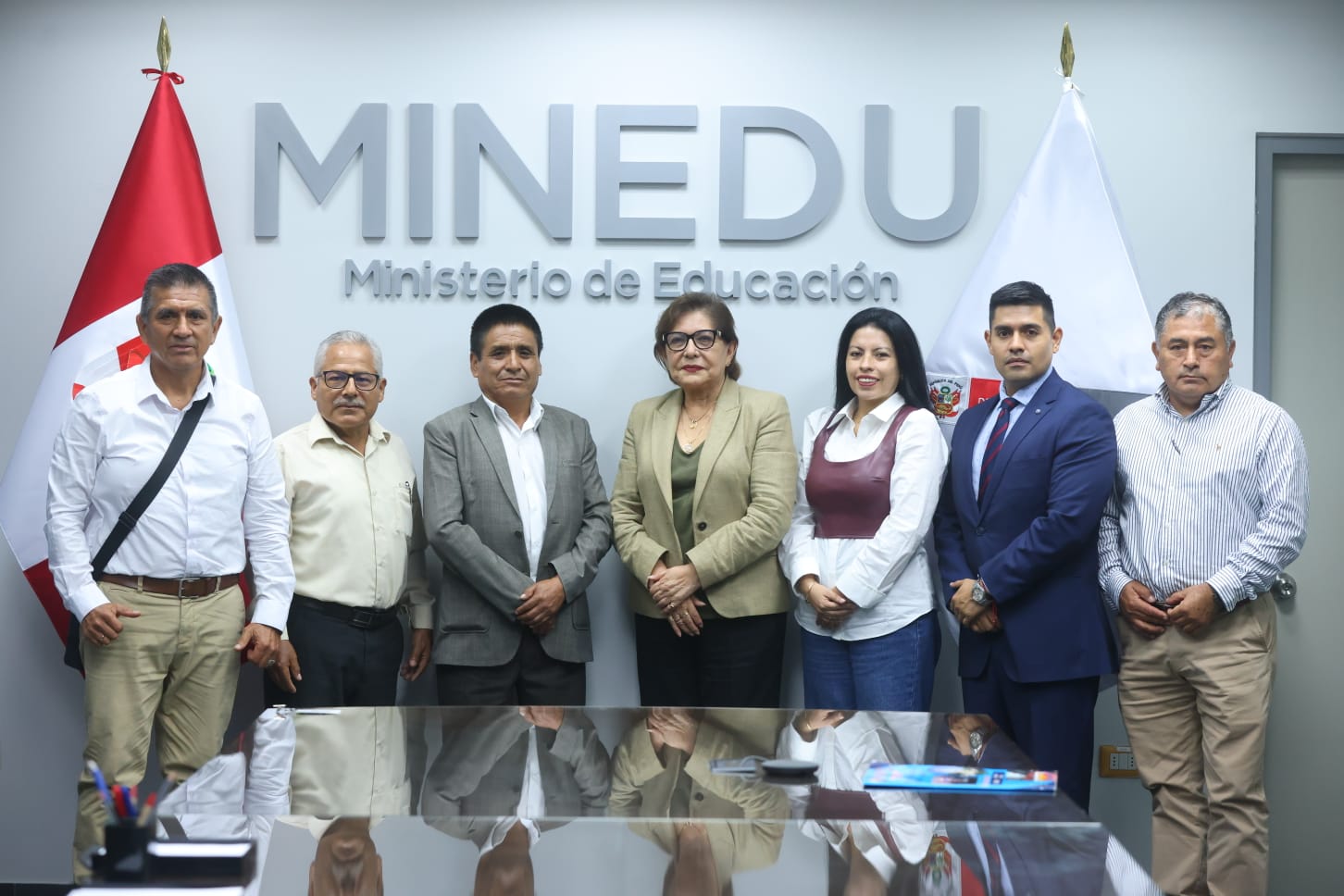 Reunión con la misma ministra de educación